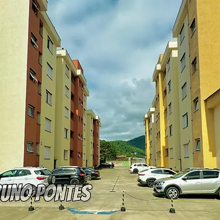 Apartamento em Ubatuba com Piscina e Churrasqueira-2